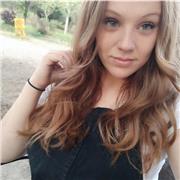 Profesora universitaria de educación primaria ofrece clases de música y matematicas